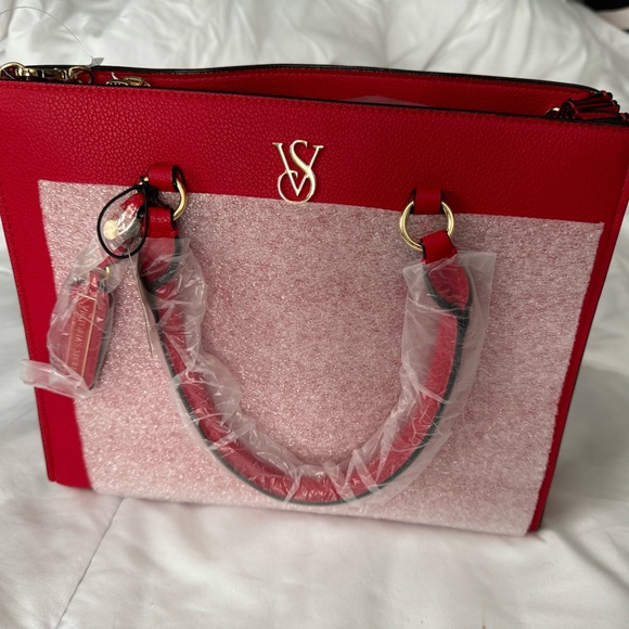 NWT Red VS purse - Picture 2 of 10